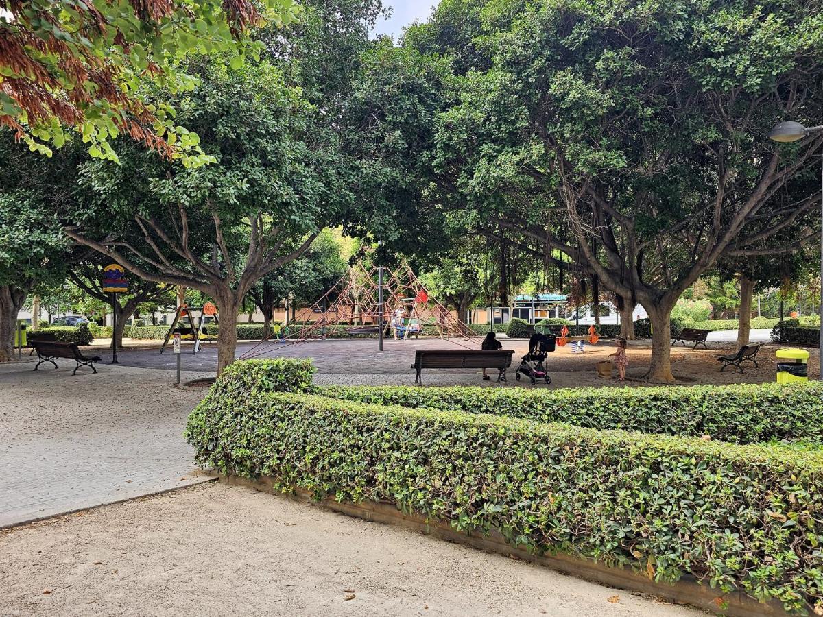 Apartamentos Las Ciencias V Valencia Luaran gambar